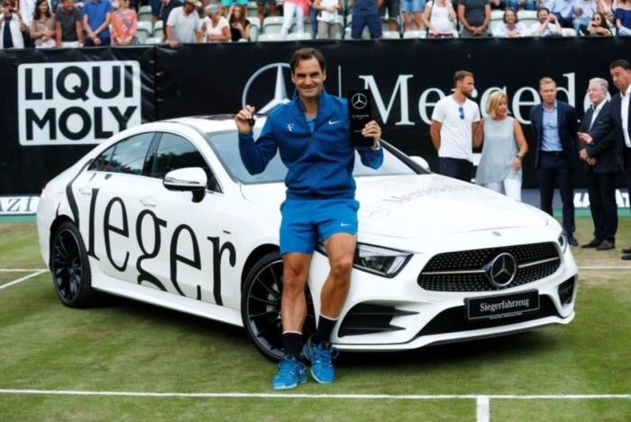 Federer wins in Stuttgart, 98th career title