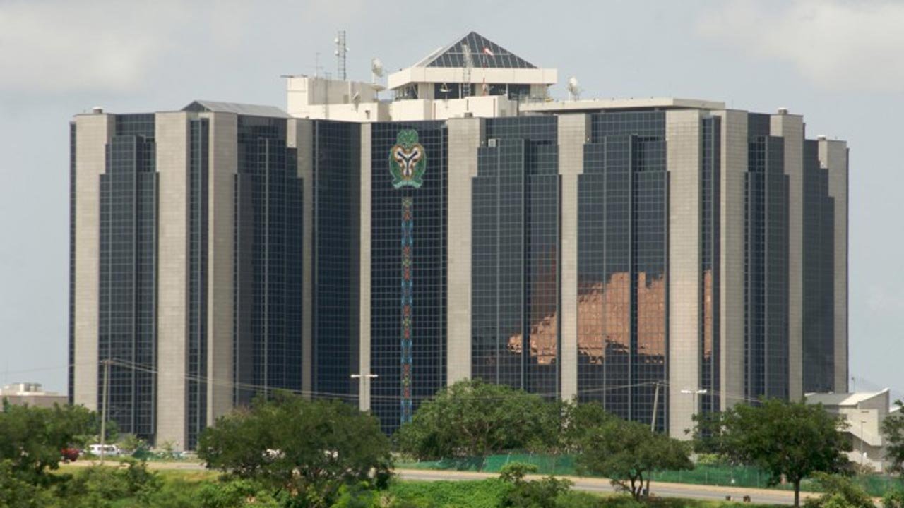 CBN scraps commissions on Forex purchase in banks, pegs at N360/$
