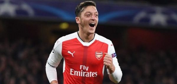 Arsenal unveil £200m Emirates Airlines shirt deal