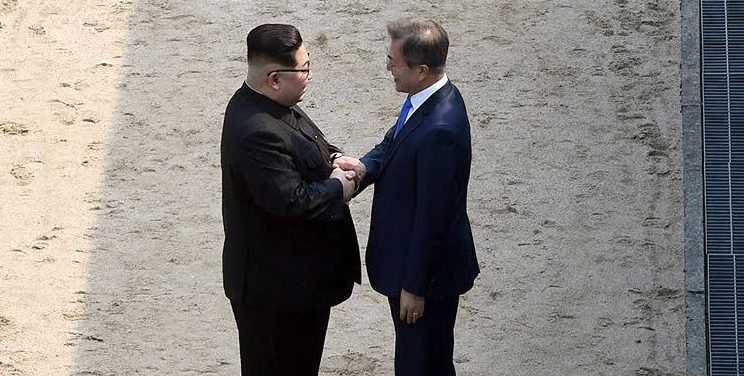 PHOTOS OF THE DAY: Kim Jong Un and Moon Jae-in: A new history begins