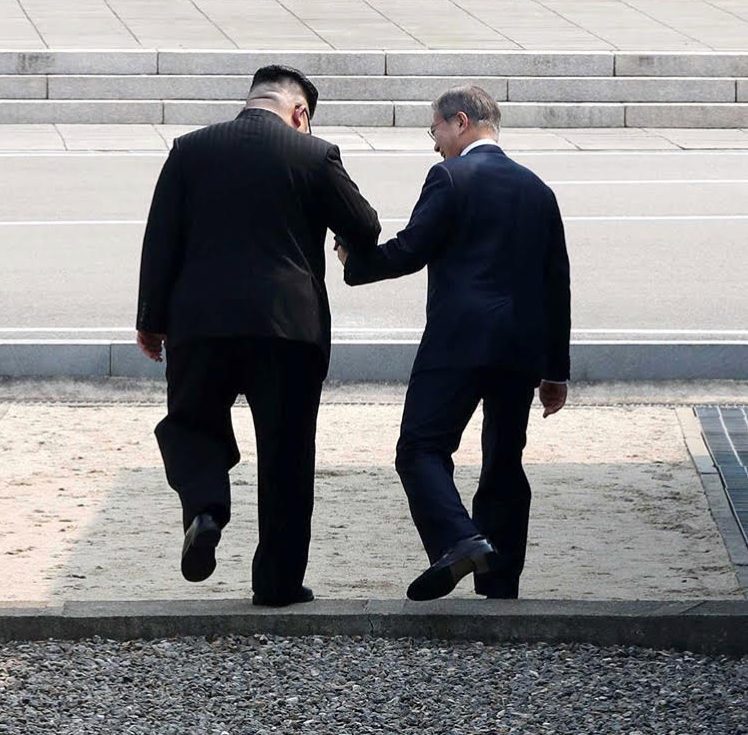 PHOTOS OF THE DAY: Kim Jong Un and Moon Jae-in: A new history begins