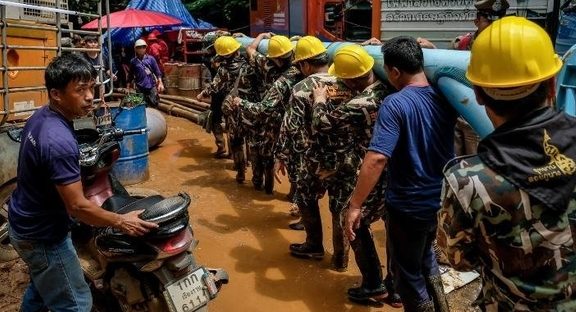 Thailand cave search: Divers close in on missing soccer team