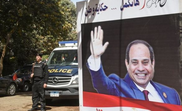 Egypt internet: Sisi ratifies law tightening control over websites