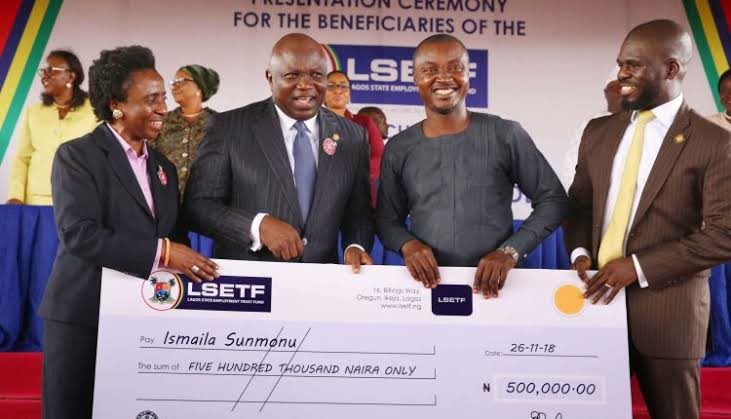 Ambode Presents Cheques To 2,000 Beneficiaries Of Employment Trust Fund LSETF