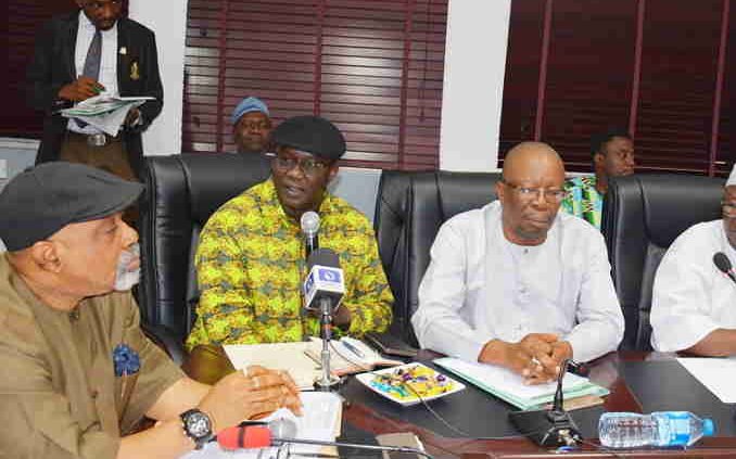 Labour slams FG over new minimum wage, insists on N30, 000