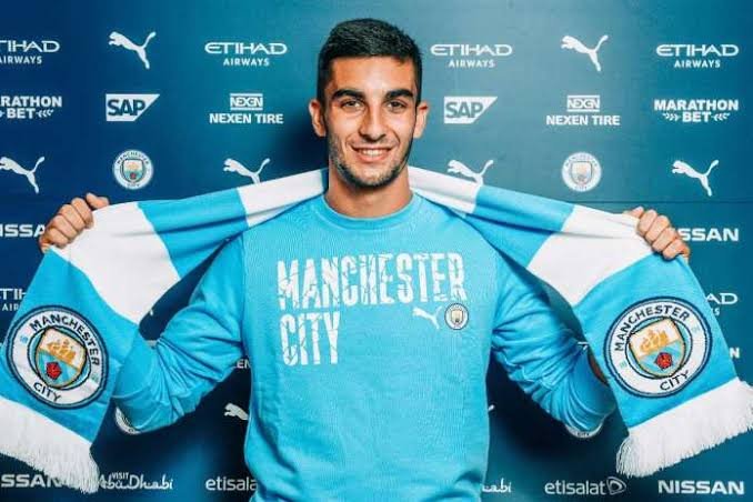 Manchester City Sign Valencia Winger On 5-year Deal