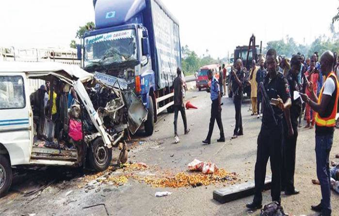 5 die, 16 Injured In Lagos-Ibadan Highway Auto Crash