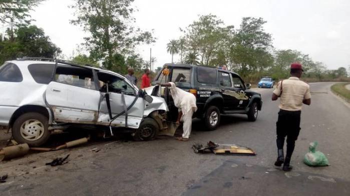Two Nurses die, 10 injured in Lagos-Abeokuta Expressway Accident