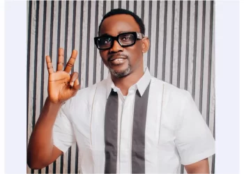 Pasuma Escapes As Thugs Attack Convoy In Osun