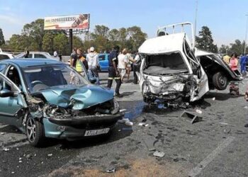 Four-Year-Old, Mother And 12 Others Survive Lagos Auto Crash