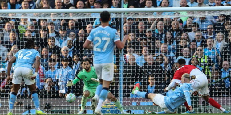 Man City beat Arsenal 2-1 to close gap at Premier League summit