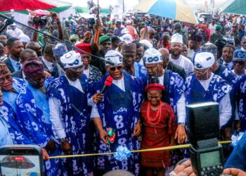 Akpabio Commissions Lagos Projects, Tasks States On ‘Modern Nigeria’
