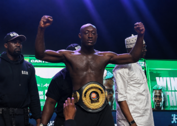 Carter Efe Defeats Portable In Celebrity Boxing Bout