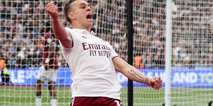 Arsenal Overcome West Ham 1-0 To Maintain Lead